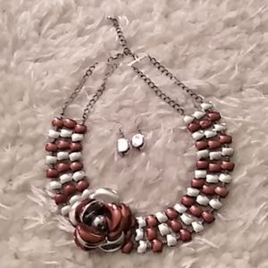 Gorgeous Necklace and Earring Set